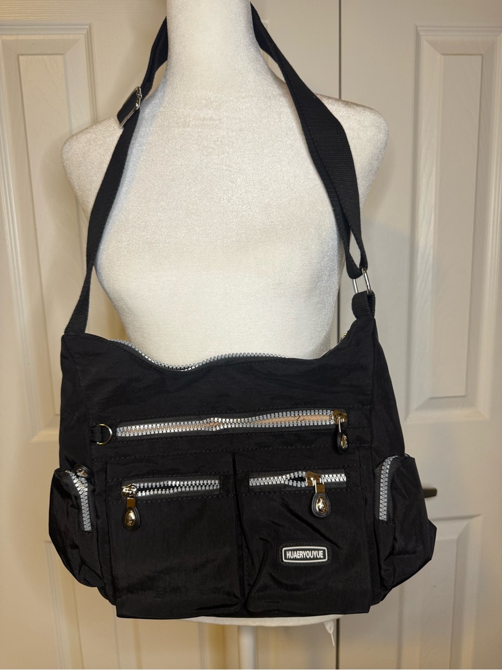 HUAERYOUYUE Black Nylon Multi-Pocket Crossbody Shoulder Bag Everyday Travel - Picture 2 of 8
